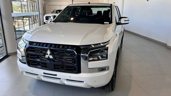 MITSUBISHI TRITON 2.4 BITURBO DIESEL CD HPE-S 4X4 AUTOMÁTICO MITSUBISHI TRITON 2.4 BITURBO DIESEL CD HPE-S 4X4 AUTOMÁTICO